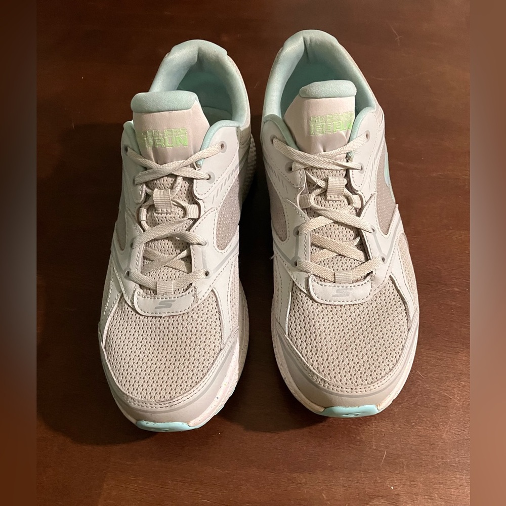 Skechers Go Run size 9